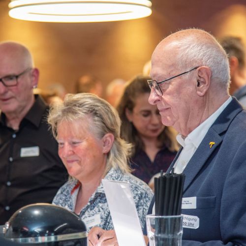 Bild NIZ Eröffnung Besucher