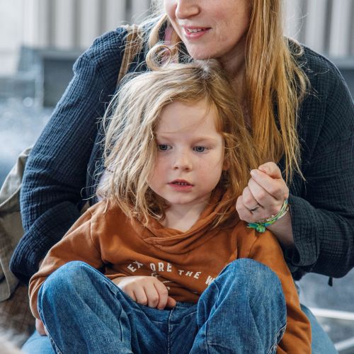 Bild NIZ Eröffnung Mutter mit Kind