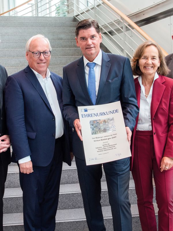 Gruppenfoto Festakt, Klinikum Bielefeld/Vanessa Battré