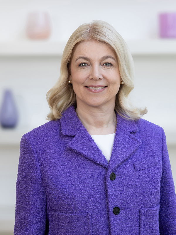 Neue Medizinische Geschäftsführerin am Klinikum Bielefeld: Prof. Dr. med. Annegret Kuhn, MBA (58), ist Ärztin, Wissenschaftlerin, Hochschullehrerin und Managerin im Gesundheitswesen. (Quelle: privat / Credit: Johannes Paus)