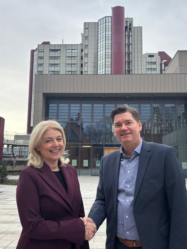 Prof. Dr. Annegret Kuhn, MBA, Medizinische Geschäftsführerin und Michael Ackermann, Kaufmännische Geschäftsführung