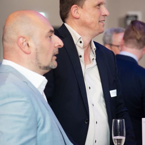 Bild NIZ Eröffnung Besucher