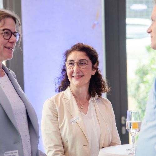 Bild NIZ Eröffnung Besucher