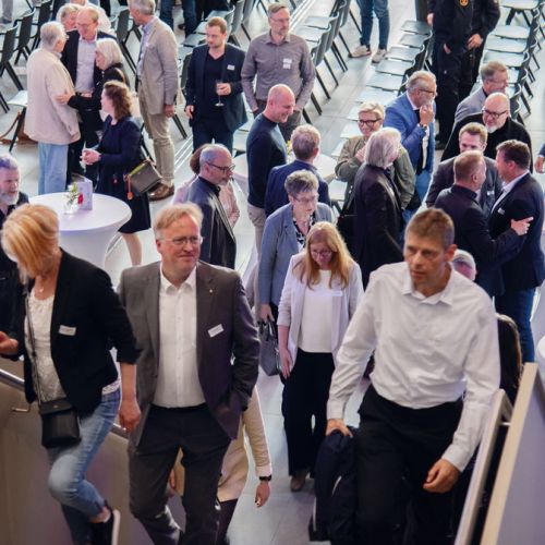 Bild NIZ Eröffnung Besucher