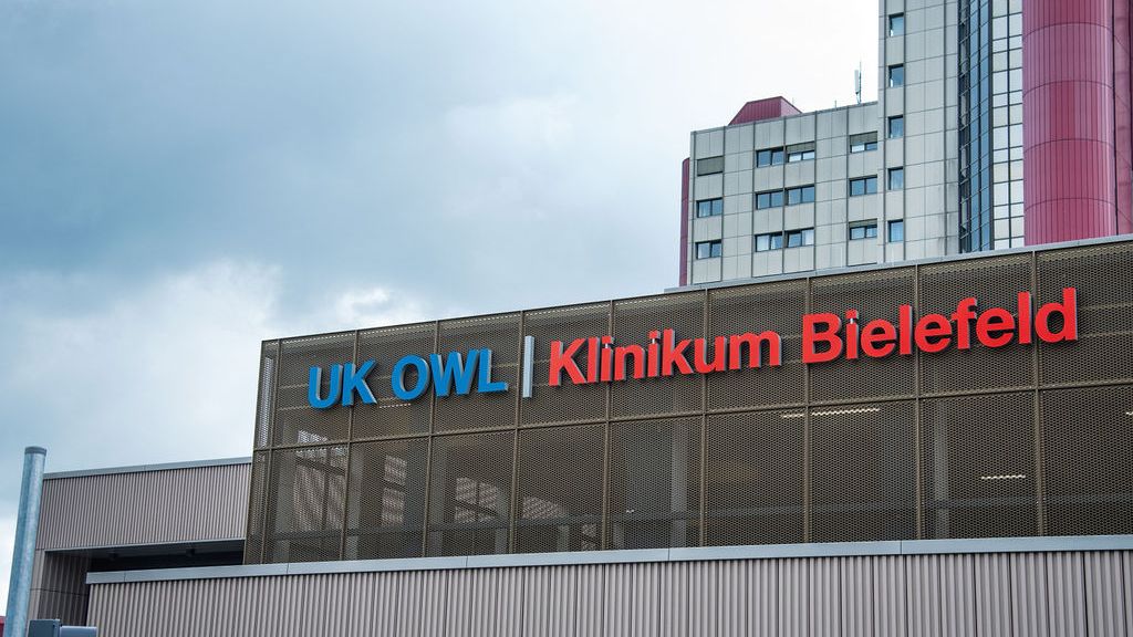Im Juni 2026 wurde das Notfall- und Intensivmedizinische Zentrum sowie der neue Haupteingang des Klinikums Bielefeld – Mitte eröffnet.