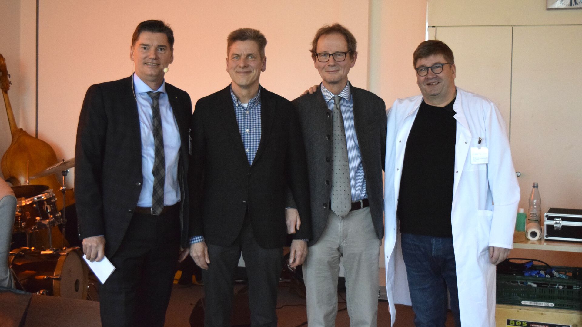 Michael Ackermann (Geschäftsführer), Dr. med. Michael Dickob (niedergelassener Orthopäde), Prof. Dr. med. Ludger Bernd, Univ.-Prof. Dr. Dr. Holger Sudhoff (Ärztlicher Direktor)