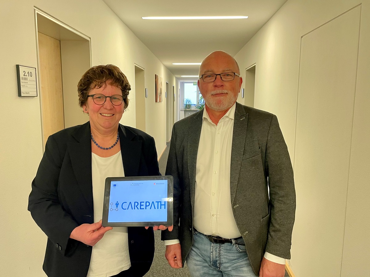 Dr. Antje Steinhoff (l.), Projektmanagerin und Dr. med. Wolfgang Schmidt-Barzynski (r.), Studienarzt und Projektleiter