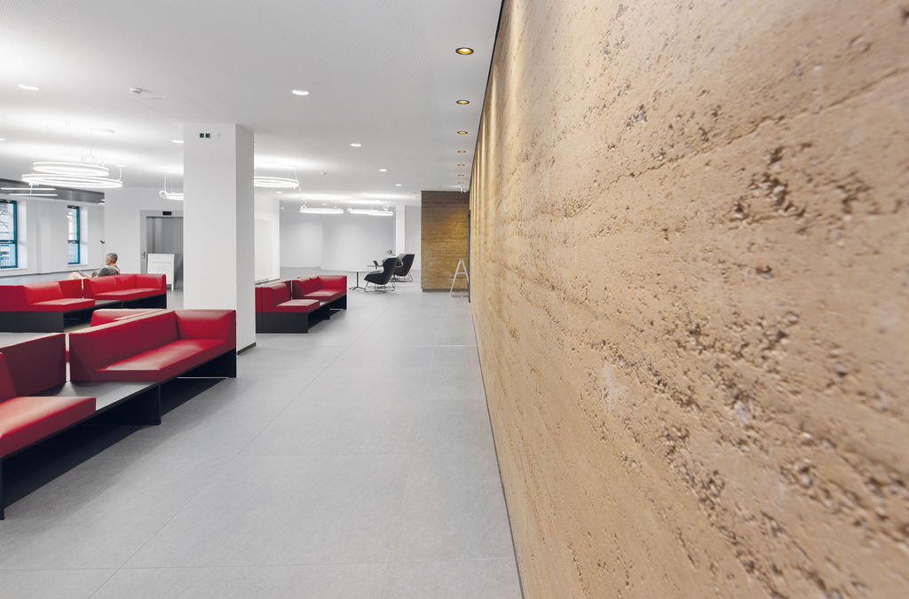 Notfall- und Intensivmedizinisches Zentrum_Eingangshalle (Foto: Vanessa Battré)